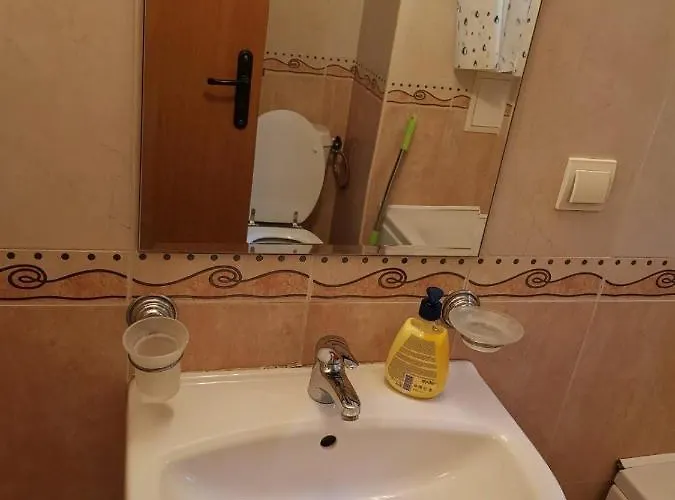 アパート Exotic - *